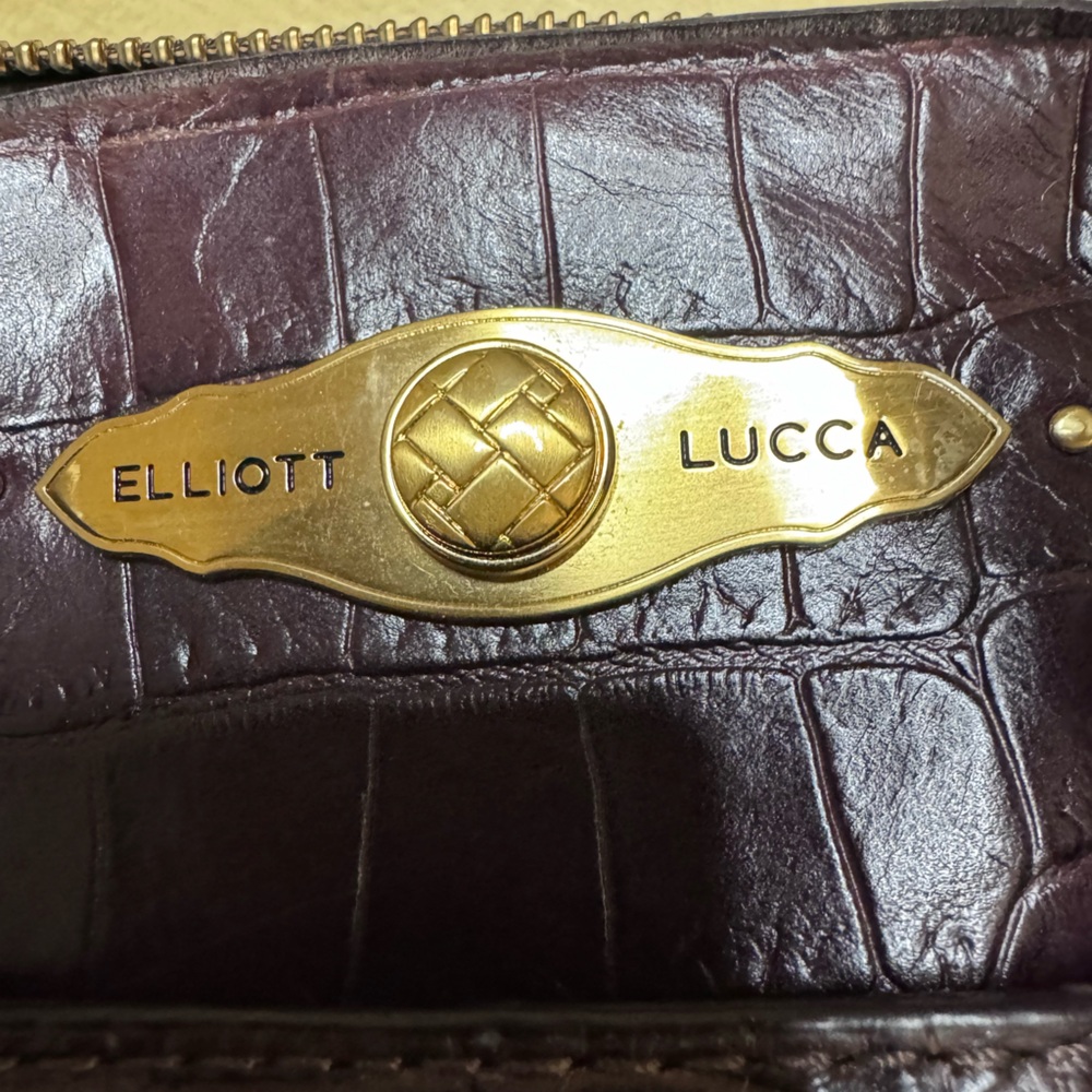 Elegant Brown Leather Handbag - Picture 10 of 13